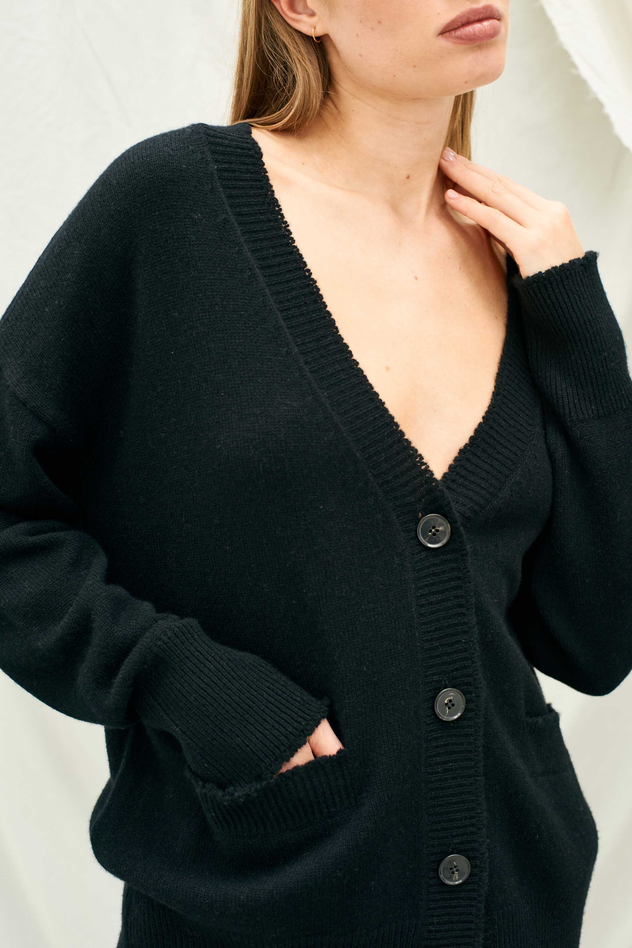 Cashmere Boyfriend Heavy Cardigan in Navy - Image 3
