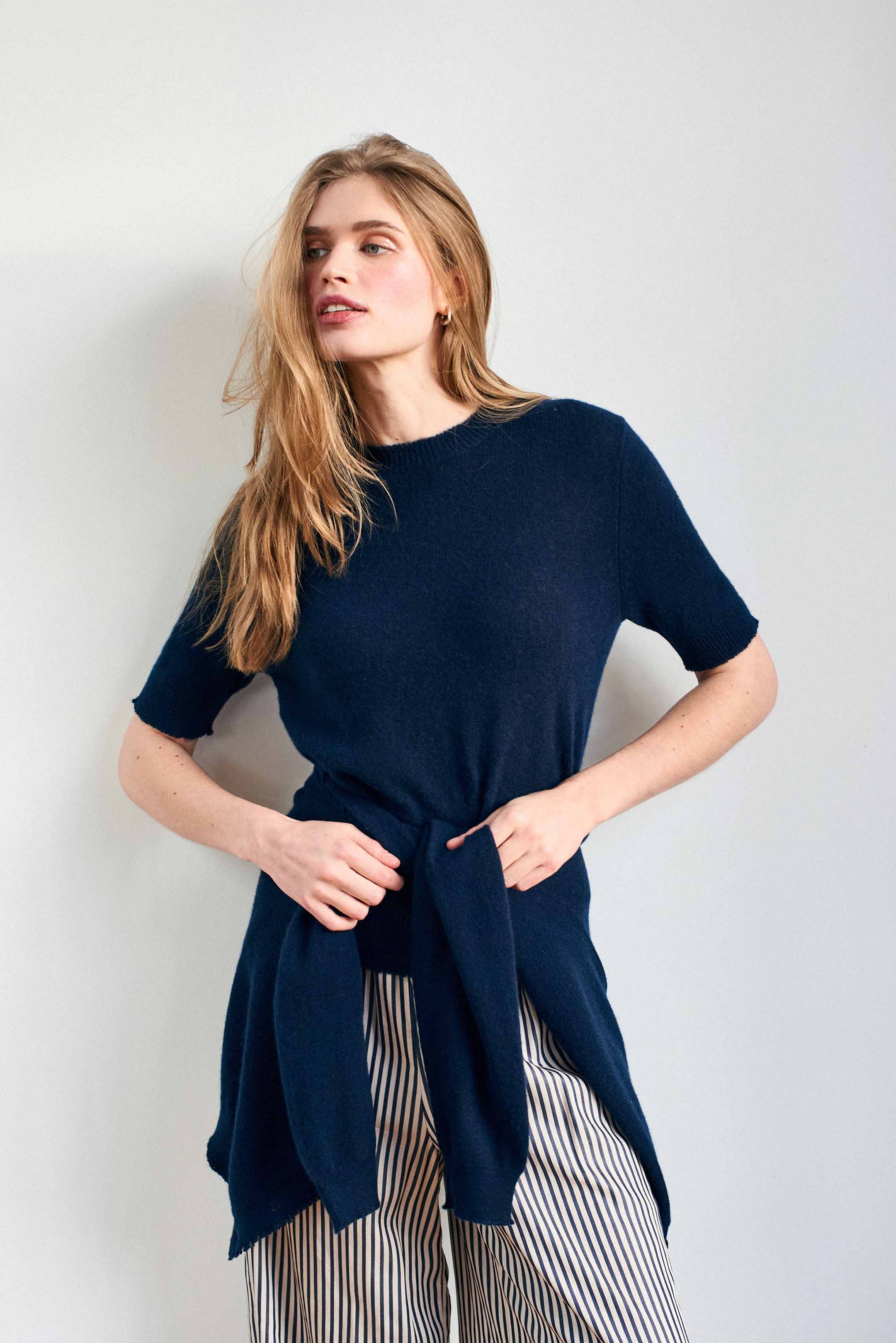 Cashmere Distressed T Shirt in Navy - Image 3