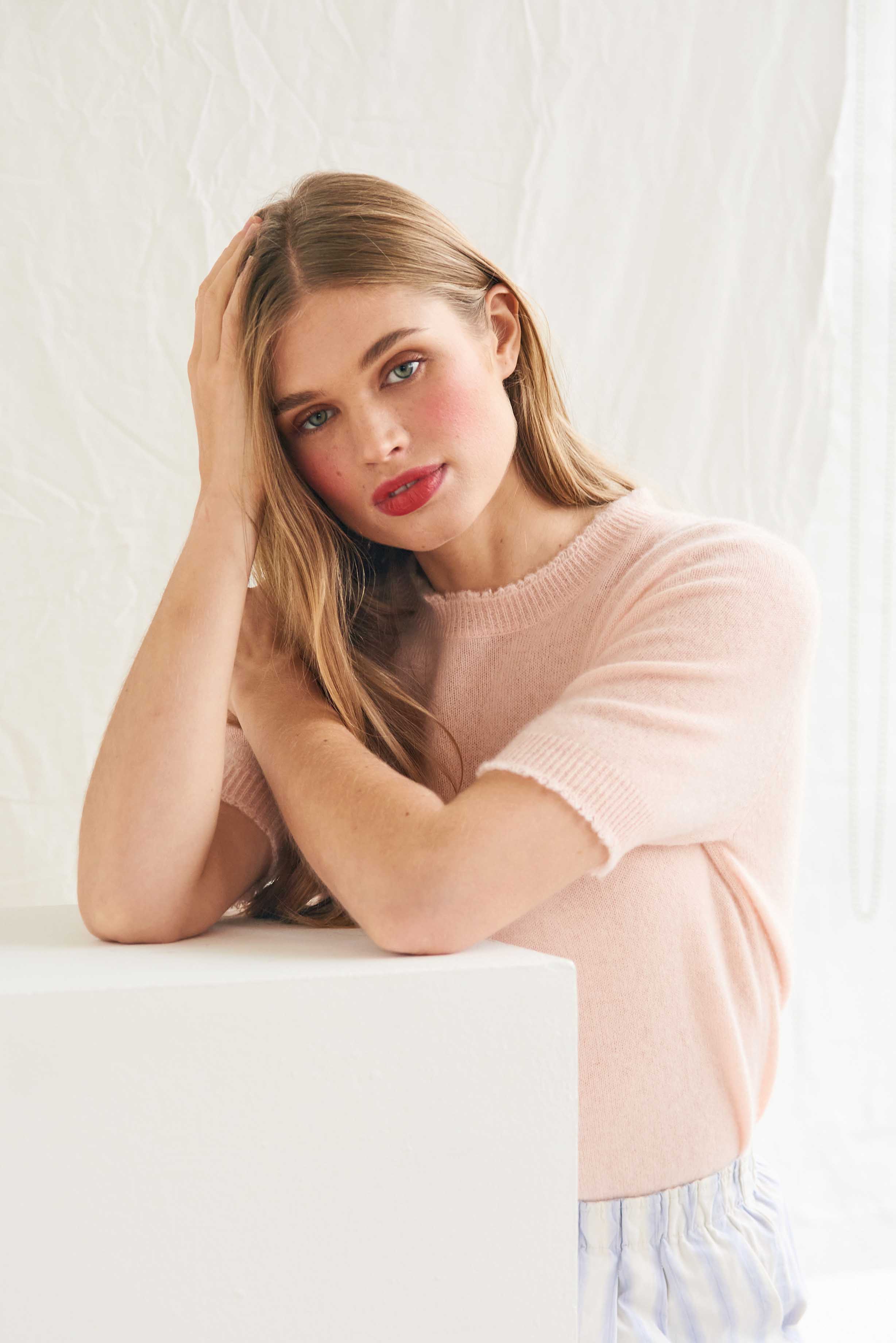Cashmere Distressed T Shirt in Pale Pink - Image 3