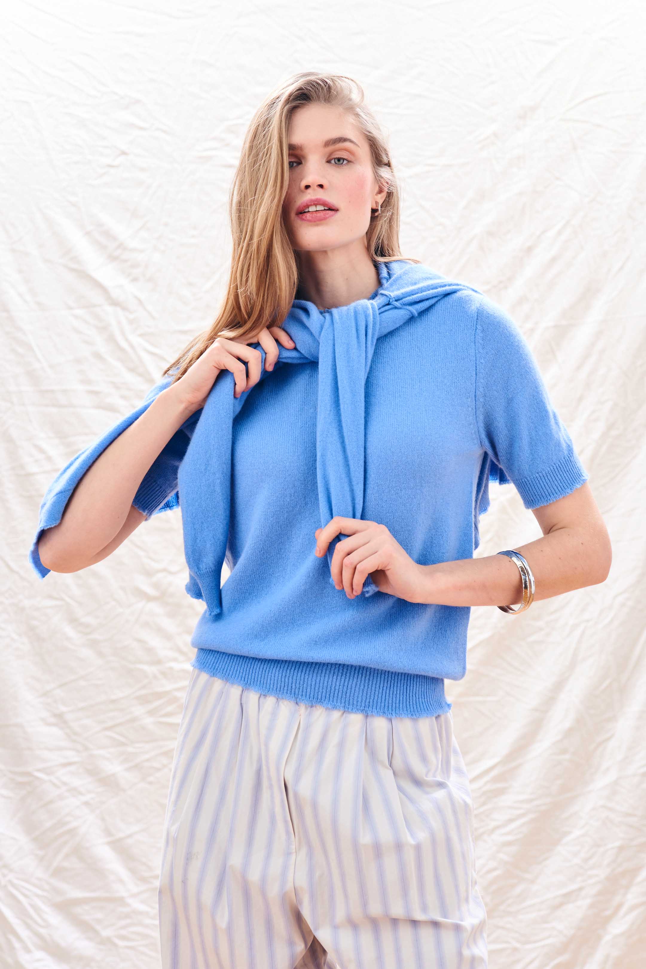 Cashmere Distressed Vee Cardigan in Blue - Image 5