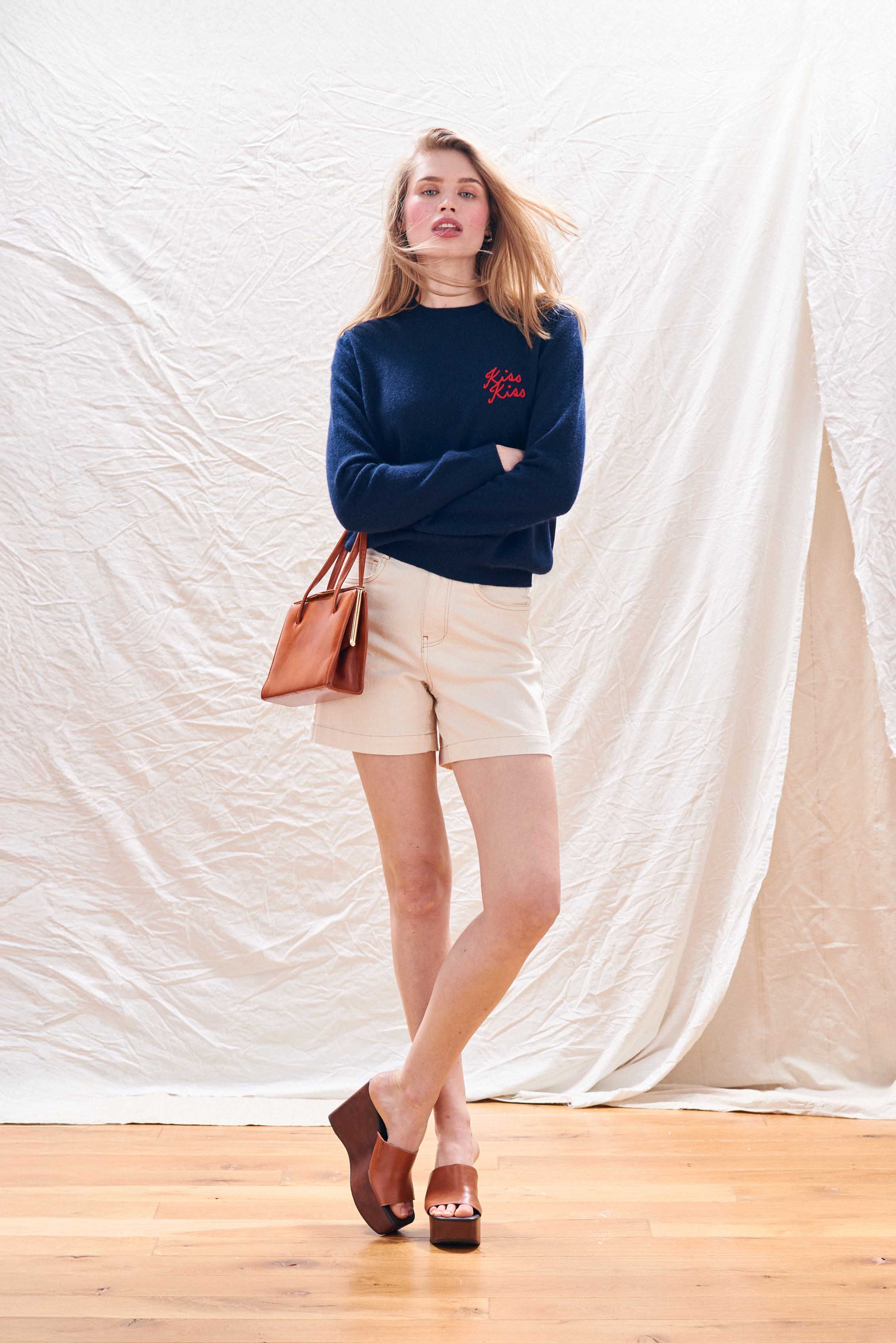 Cashmere Kiss Kiss Crew in Navy - Image 2