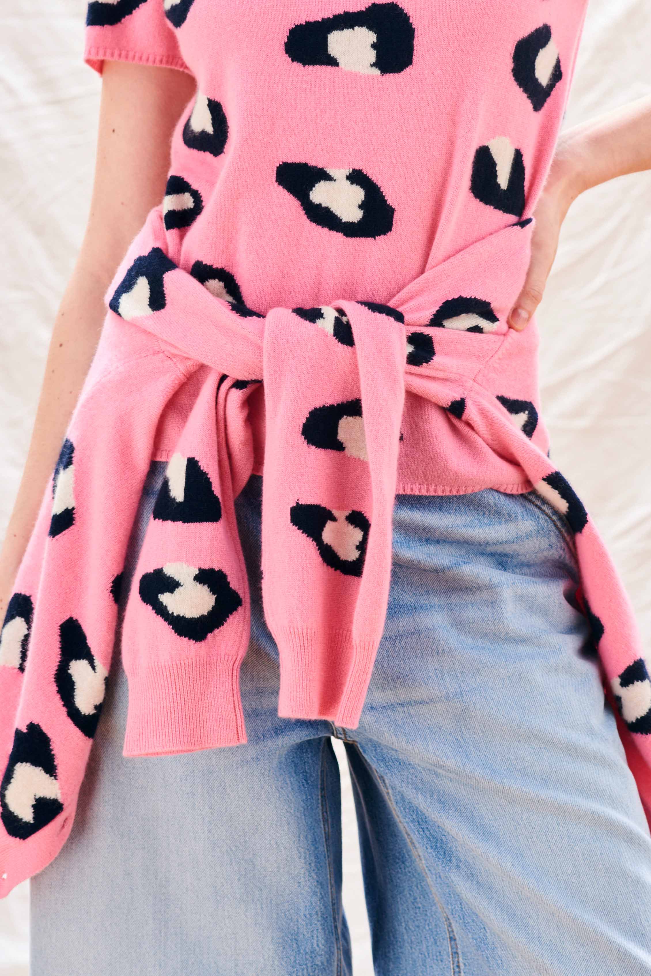 Cashmere Leopard Cardigan in Pink - Image 4