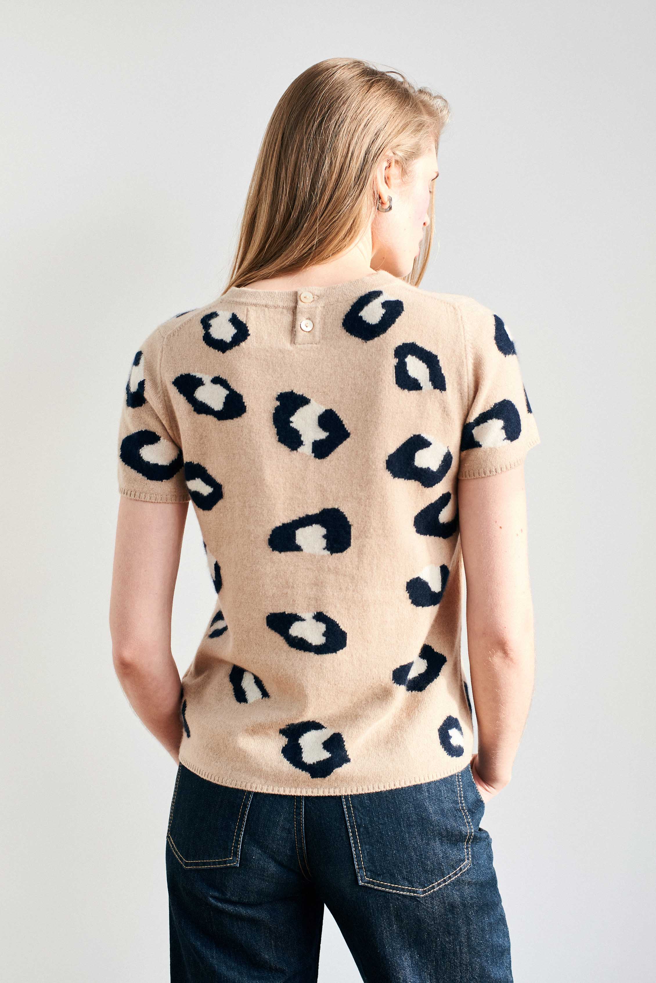 Cashmere Leopard T-Shirt in Camel - Image 4
