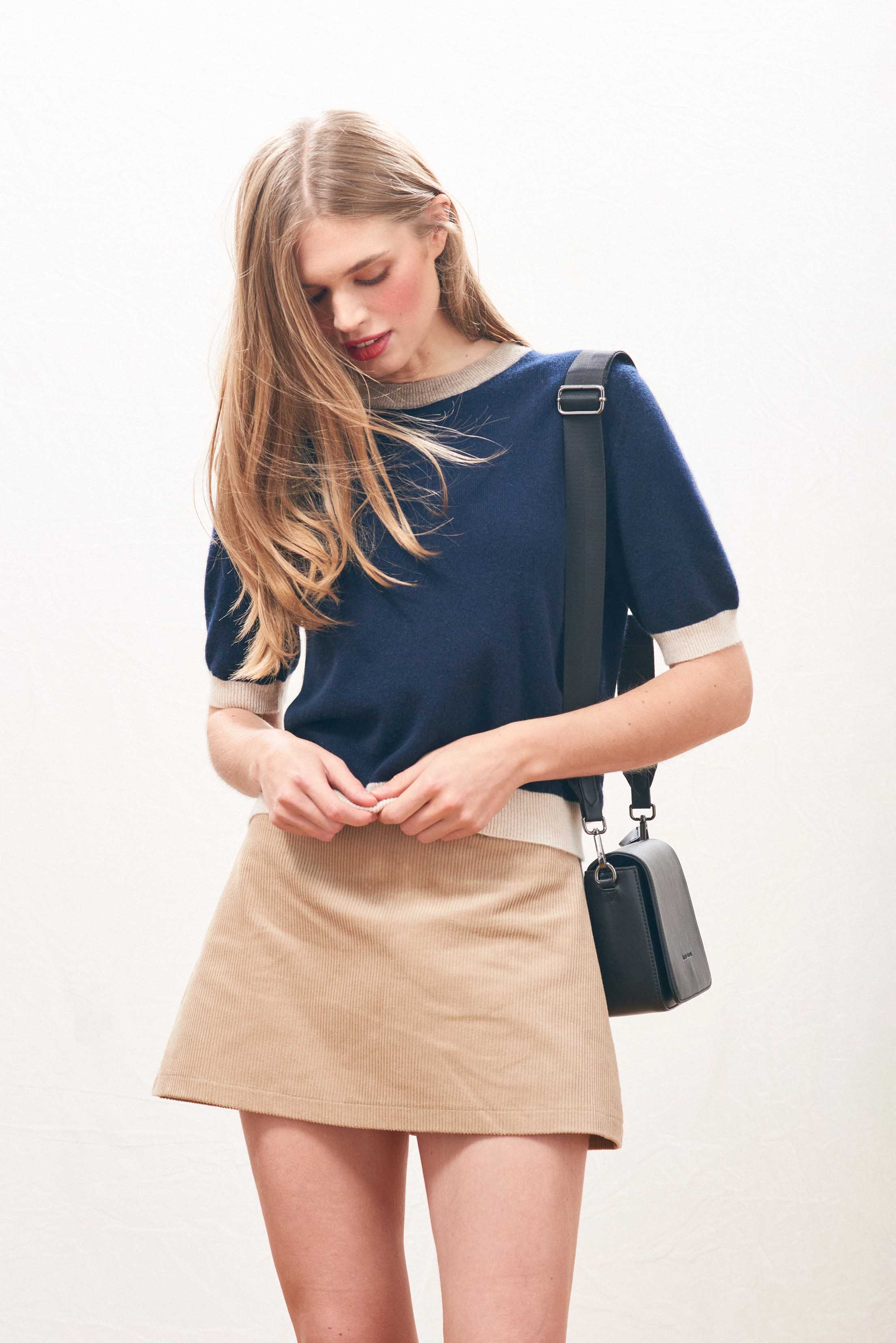 Cashmere Many Contrast T Shirt in Navy - Image 2