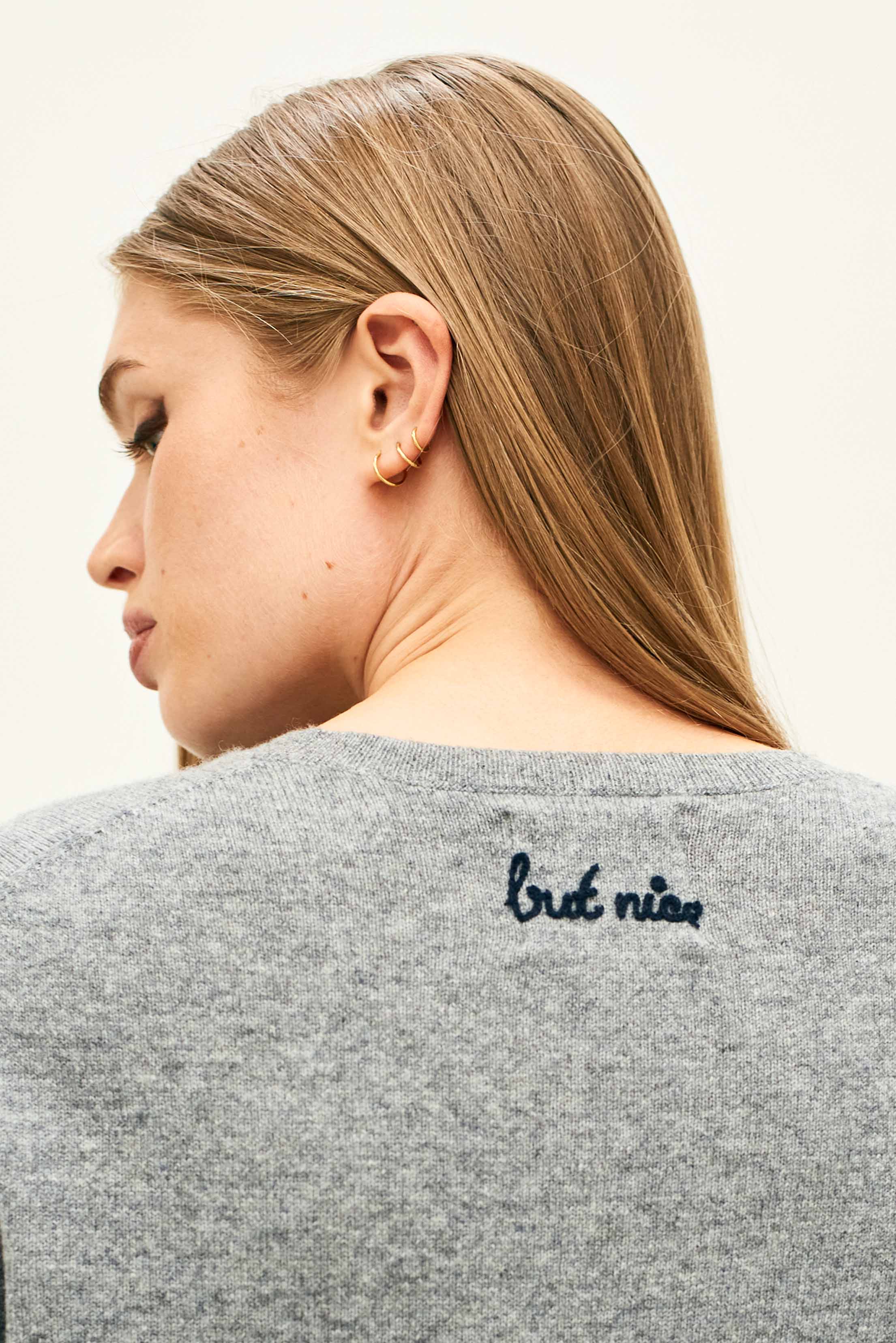 Cashmere Naughty Crew in Mid Grey and Navy - Image 4