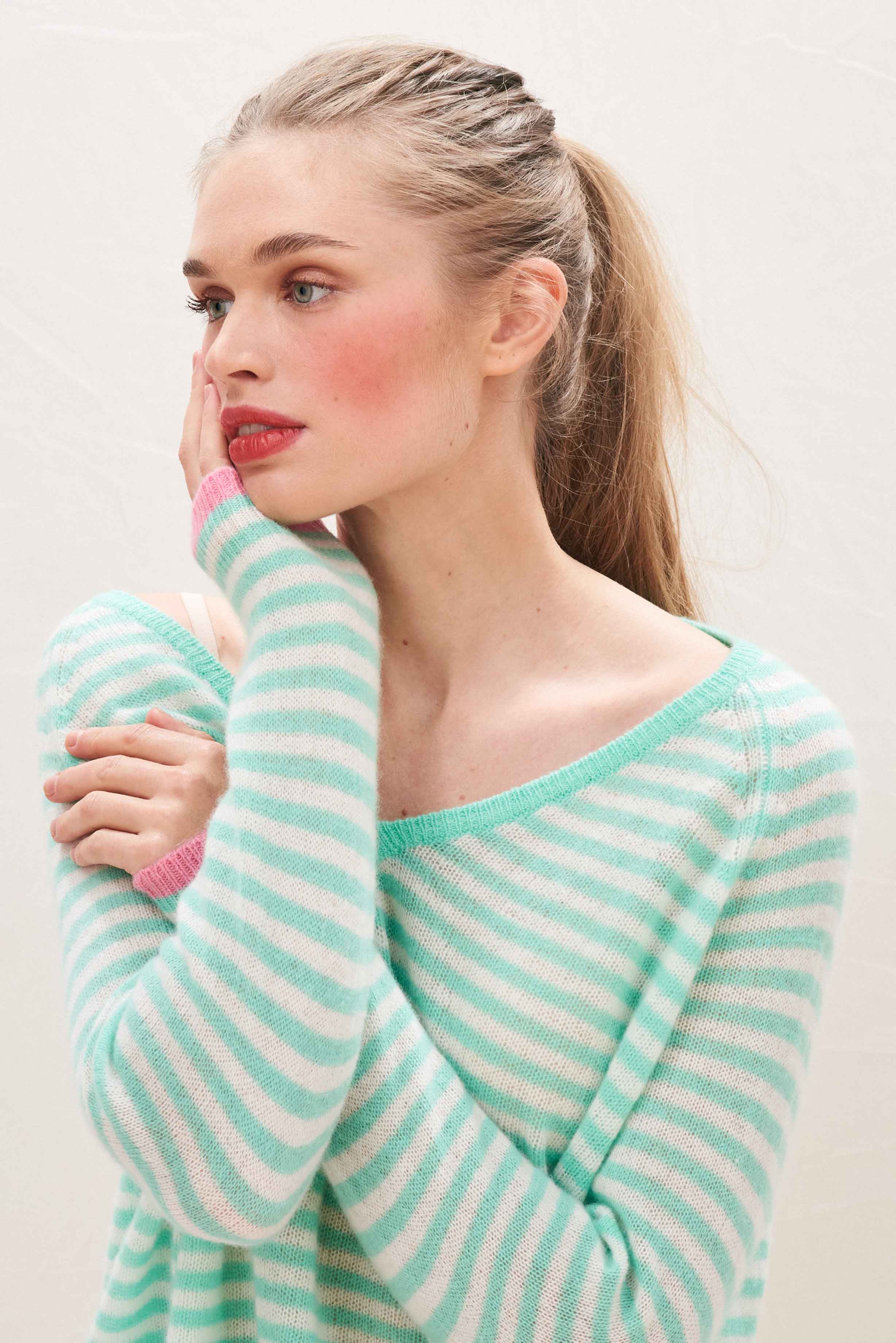 Cashmere Oversized Little Stripe Vee in Green - Image 3