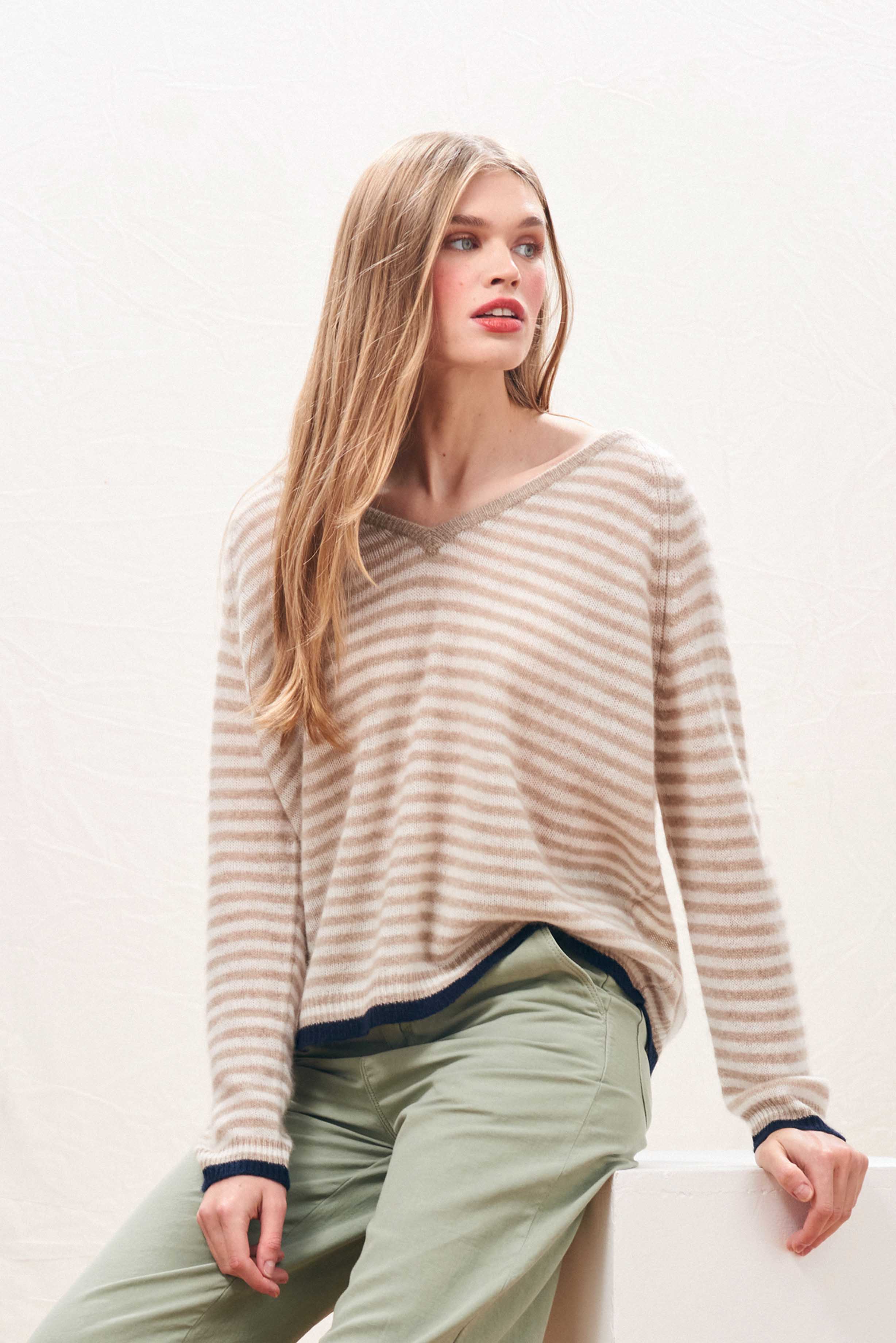 Cashmere Oversized Little Stripe Vee in Organic Light Brown - Image 2