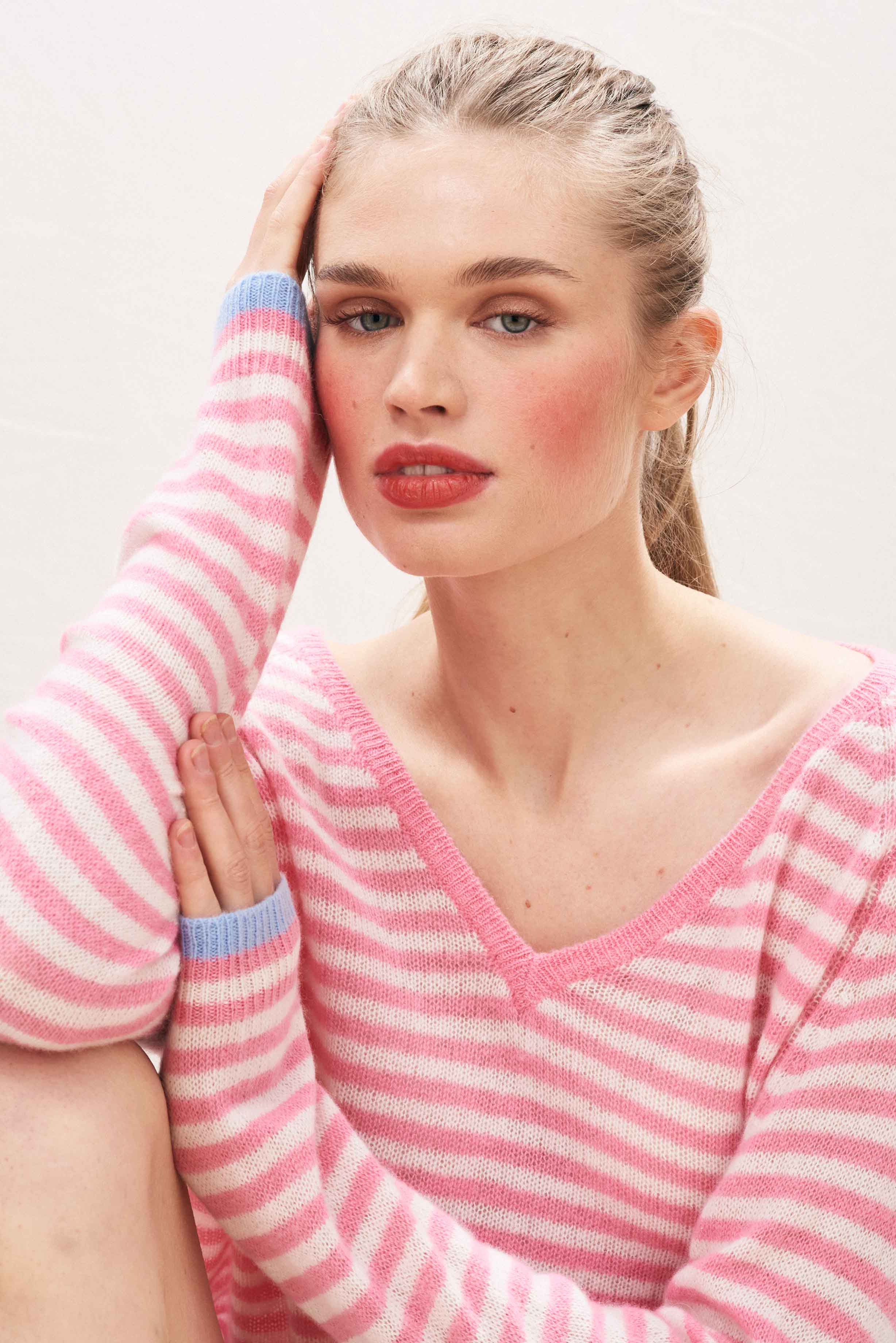 Cashmere Oversized Little Stripe Vee in Pink - Image 3